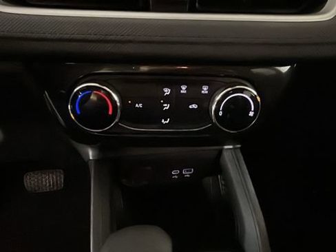 Used 2025 Chevrolet TrailBlazer LT FWD image 23