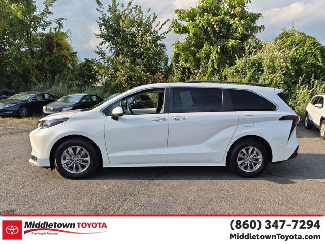 Used 2026 Toyota Sienna XLE FWD image 6