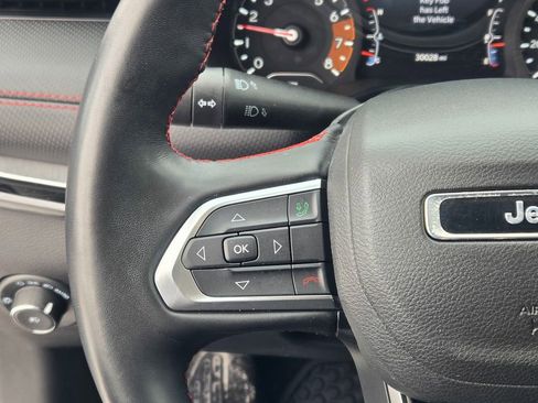 Used 2022 Jeep Compass Trailhawk w/ Trailhawk Convenience Group AWD/4WD image 37