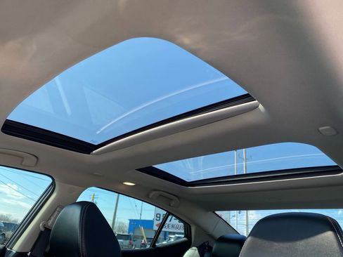 Used 2017 Nissan Maxima Platinum image 11