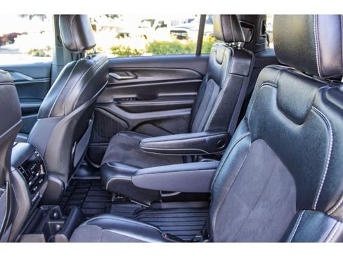 Used 2023 Jeep Grand Cherokee L Laredo AWD/4WD image 23