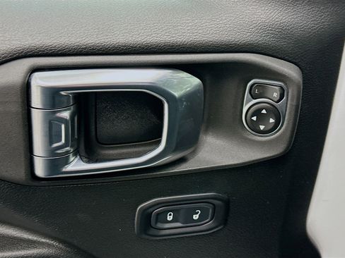 Used 2023 Jeep Wrangler Unlimited w/ Cold Weather Group image 15