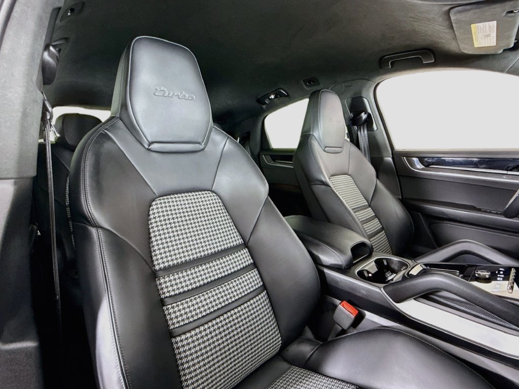 Used 2025 Porsche Cayenne Turbo AWD/4WD image 14