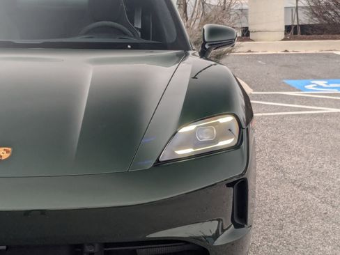 Used 2025 Porsche Taycan image 11