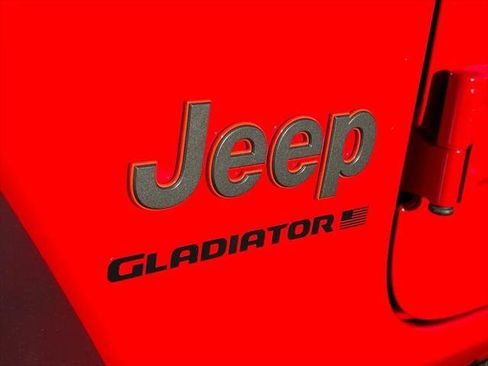 Certified 2025 Jeep Gladiator Mojave w/ Convenience Group AWD/4WD image 47