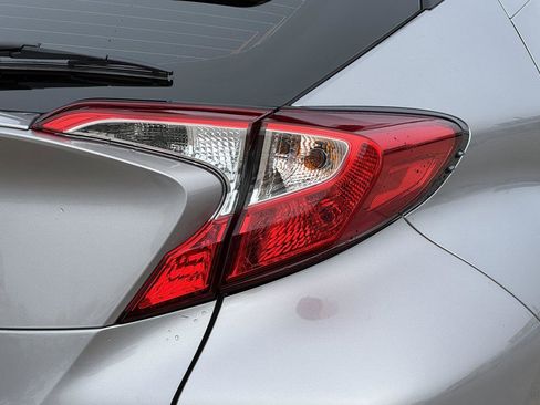 Used 2020 Toyota C-HR XLE FWD image 26