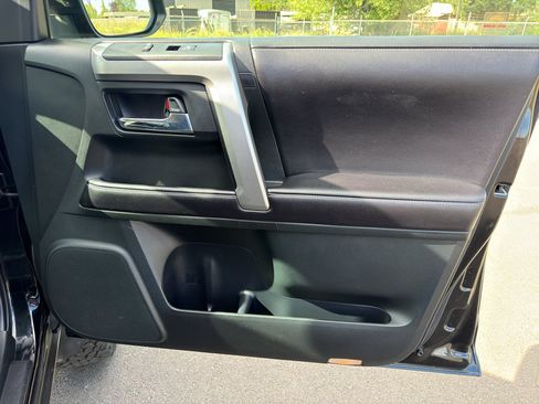 Used 2016 Toyota 4Runner SR5 AWD/4WD image 13
