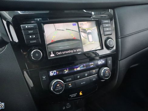 Used 2020 Nissan Rogue SV w/ Premium Package image 22