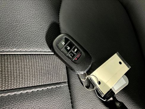 Used 2025 Honda Pilot Touring image 31