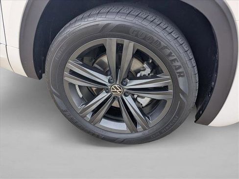 Used 2022 Volkswagen Atlas Cross Sport SEL R-Line image 23
