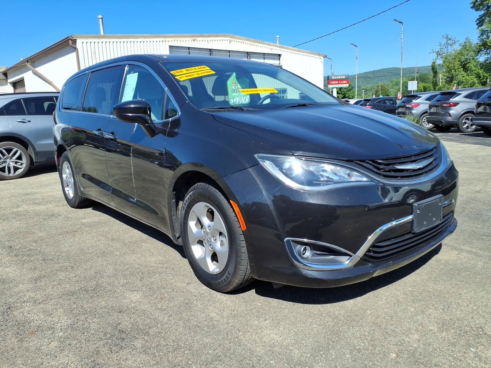 Used 2018 Chrysler Pacifica Touring Plus FWD image 1