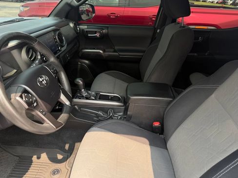 Used 2021 Toyota Tacoma TRD Sport w/ Technology Package AWD/4WD image 30