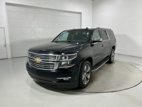 Used 2019 Chevrolet Suburban Premier AWD/4WD image 21