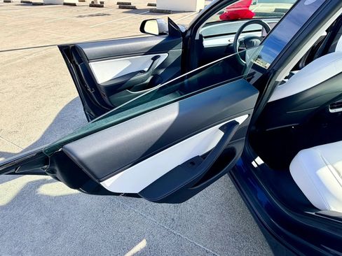 Used 2021 Tesla Model 3 Long Range AWD/4WD image 29
