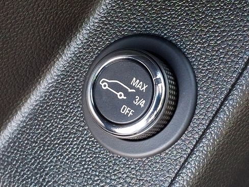 Used 2022 Chevrolet Traverse LT image 27