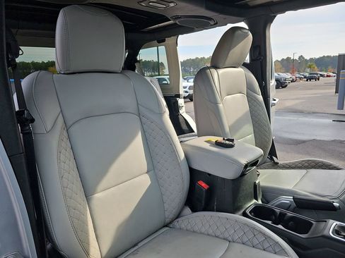 Used 2022 Jeep Wrangler Unlimited Sahara image 13