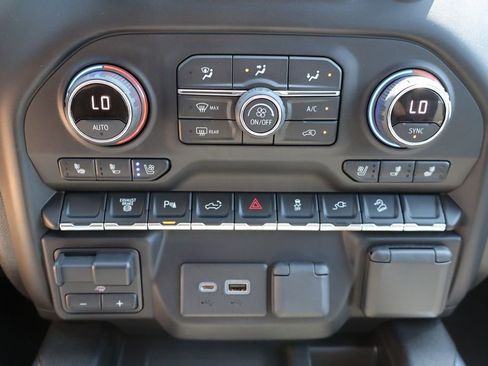 Used 2021 Chevrolet Silverado 2500 LTZ w/ LTZ Plus Package image 29