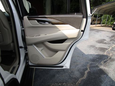 Used 2018 Cadillac Escalade Premium Luxury AWD/4WD image 31