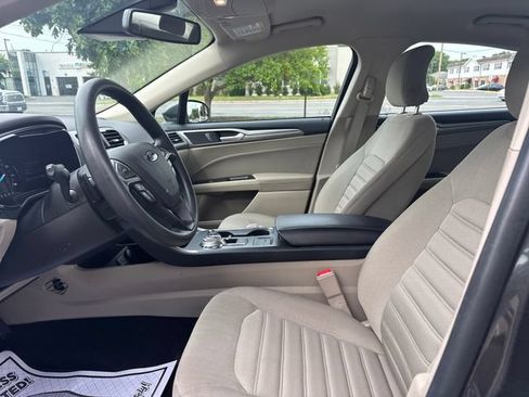 Used 2019 Ford Fusion SE FWD image 13