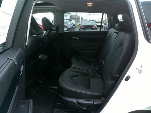 Used 2023 Toyota Highlander XLE image 26