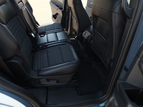 Used 2025 Ford Explorer ST-Line w/ Premium Package AWD/4WD image 13