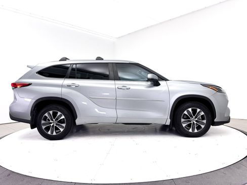 Used 2023 Toyota Highlander XLE FWD image 41