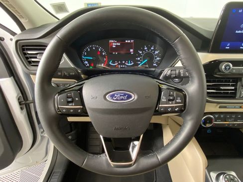 Used 2022 Ford Escape SEL image 15