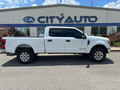Used 2022 Ford F250 XLT w/ FX4 Off-Road Package AWD/4WD image 3