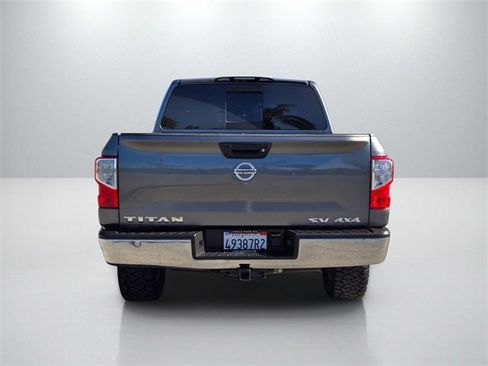 Used 2017 Nissan Titan SV image 5