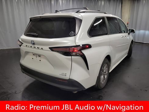 Used 2024 Toyota Sienna XLE w/ XLE Plus Package image 8