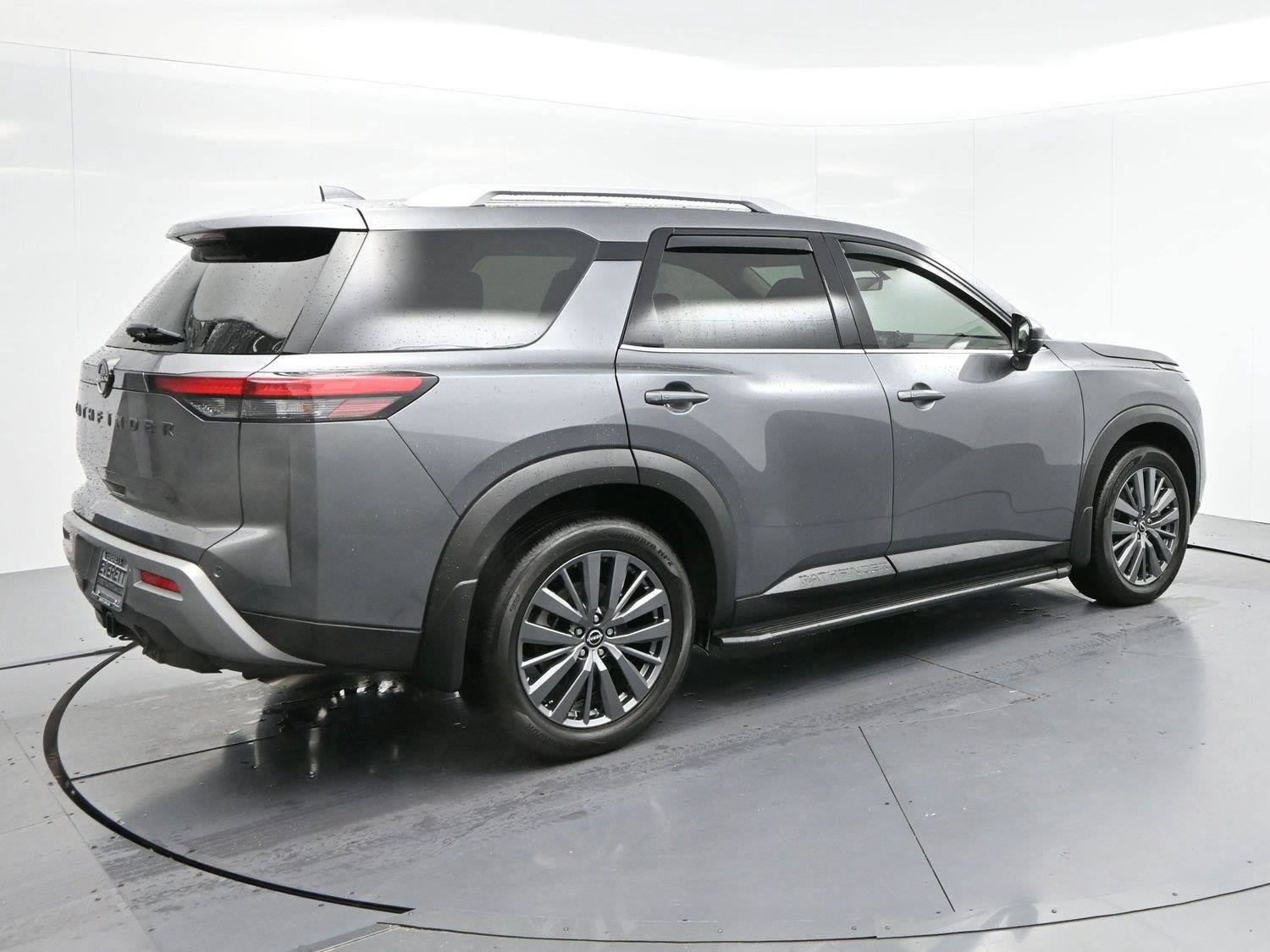 Used 2025 Nissan Pathfinder SL w/ SL Premium Package FWD image 7