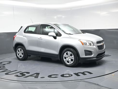Used 2016 Chevrolet Trax LS image 2