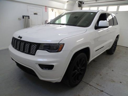 Used 2020 Jeep Grand Cherokee Altitude image 19