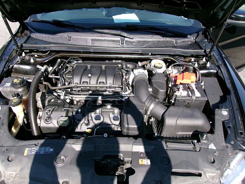 Used 2017 Ford Taurus SEL image 11