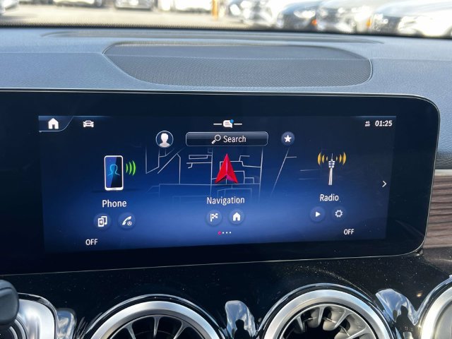 Used 2024 Mercedes-Benz GLB 250 4MATIC image 31