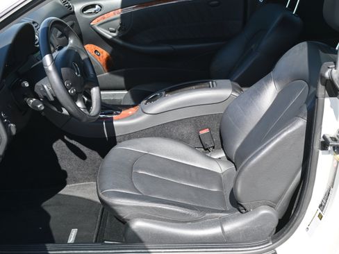 Used 2009 Mercedes-Benz CLK 550 Coupe image 22