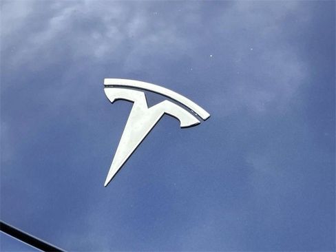 Used 2023 Tesla Model Y Long Range image 9