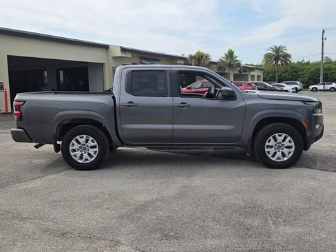 Used 2022 Nissan Frontier SV AWD/4WD image 2