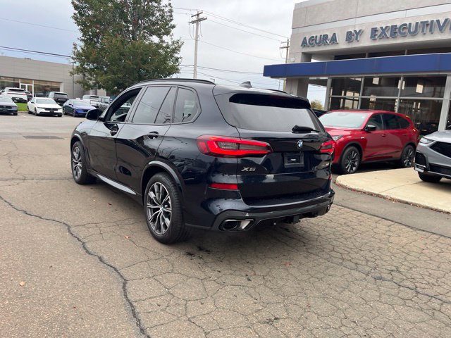 Used 2021 BMW X5 xDrive40i w/ M Sport Package AWD/4WD image 8