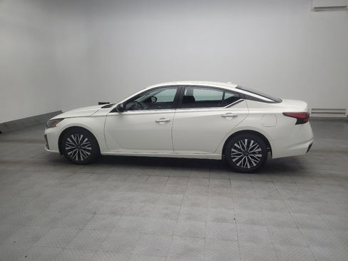 Used 2025 Nissan Altima 2.5 SV FWD image 3