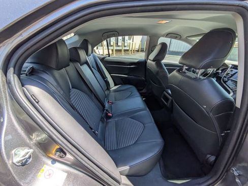 Used 2019 Toyota Camry SE w/ Carpet Mat Package FWD image 31