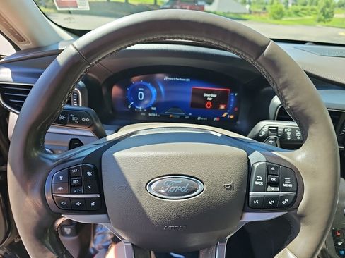 Used 2020 Ford Explorer Platinum AWD/4WD image 21
