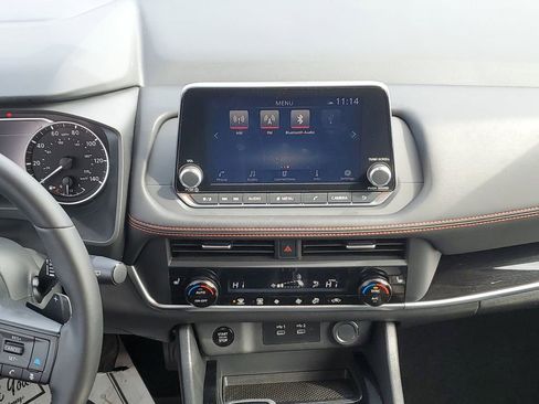 Used 2025 Nissan Rogue SV image 27