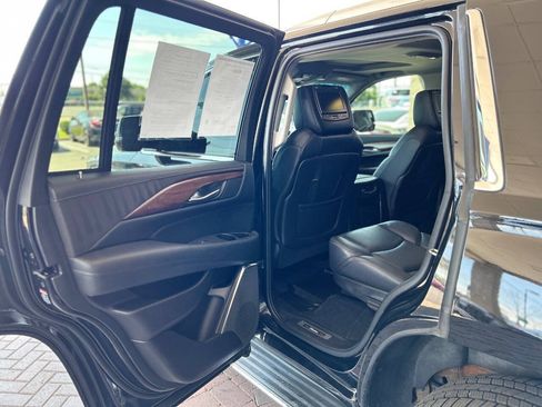 Used 2017 Cadillac Escalade Luxury AWD/4WD image 41