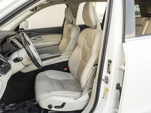 Used 2020 Volvo XC90 T5 Momentum FWD image 12