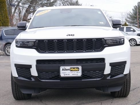 Used 2023 Jeep Grand Cherokee L Laredo image 2