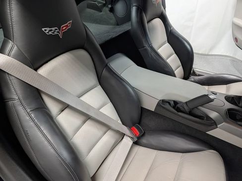 Used 2007 Chevrolet Corvette Coupe w/ Performance Package RWD image 13