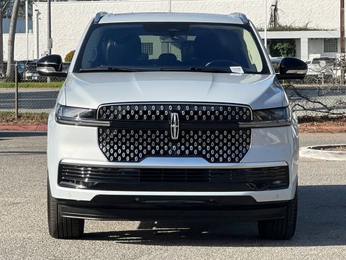 Certified 2025 Lincoln Navigator L Reserve image 9