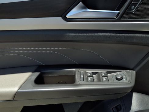 Used 2023 Volkswagen Atlas SE w/ Panoramic Sunroof Package FWD image 18