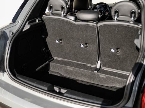 Used 2022 MINI Cooper 4-Door Hardtop w/ Signature Upholstery Package image 47